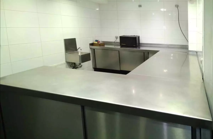 Fabrication de plans de travail inox sur mesure