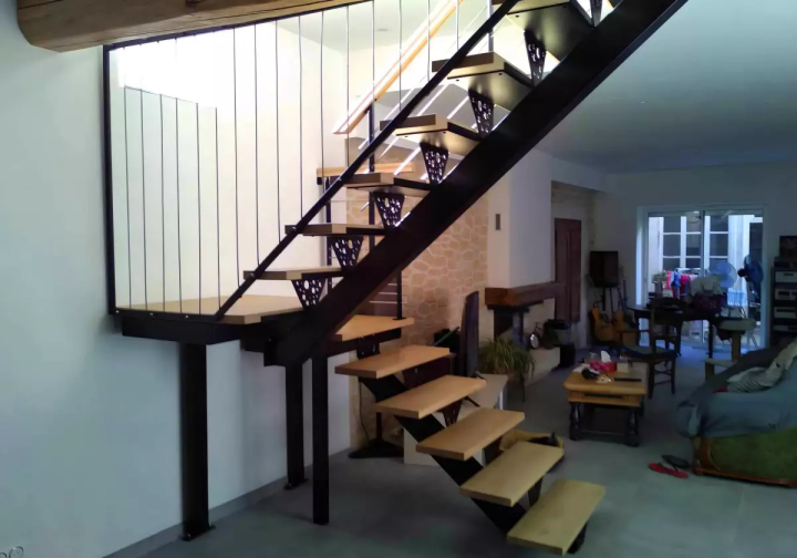 Conception et pose d'escaliers métalliques design